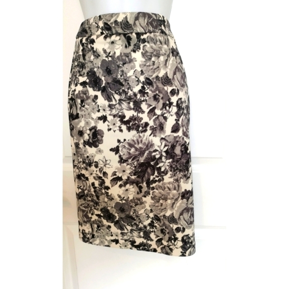 NWOT Mack + Liam pencil skirt black and white rose floral - Picture 3 of 10